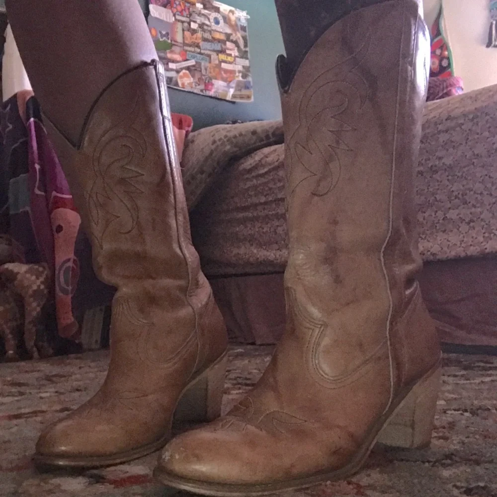 Vintage Dingo Heeled Boots - Picture 12 of 13